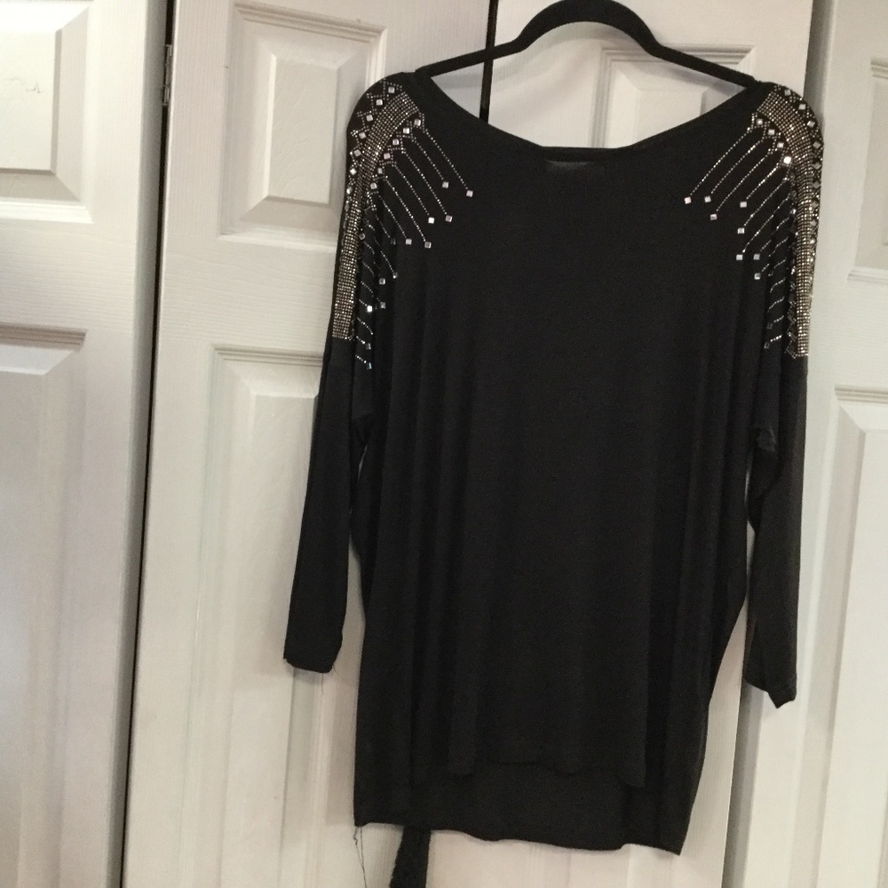 Black stunning top